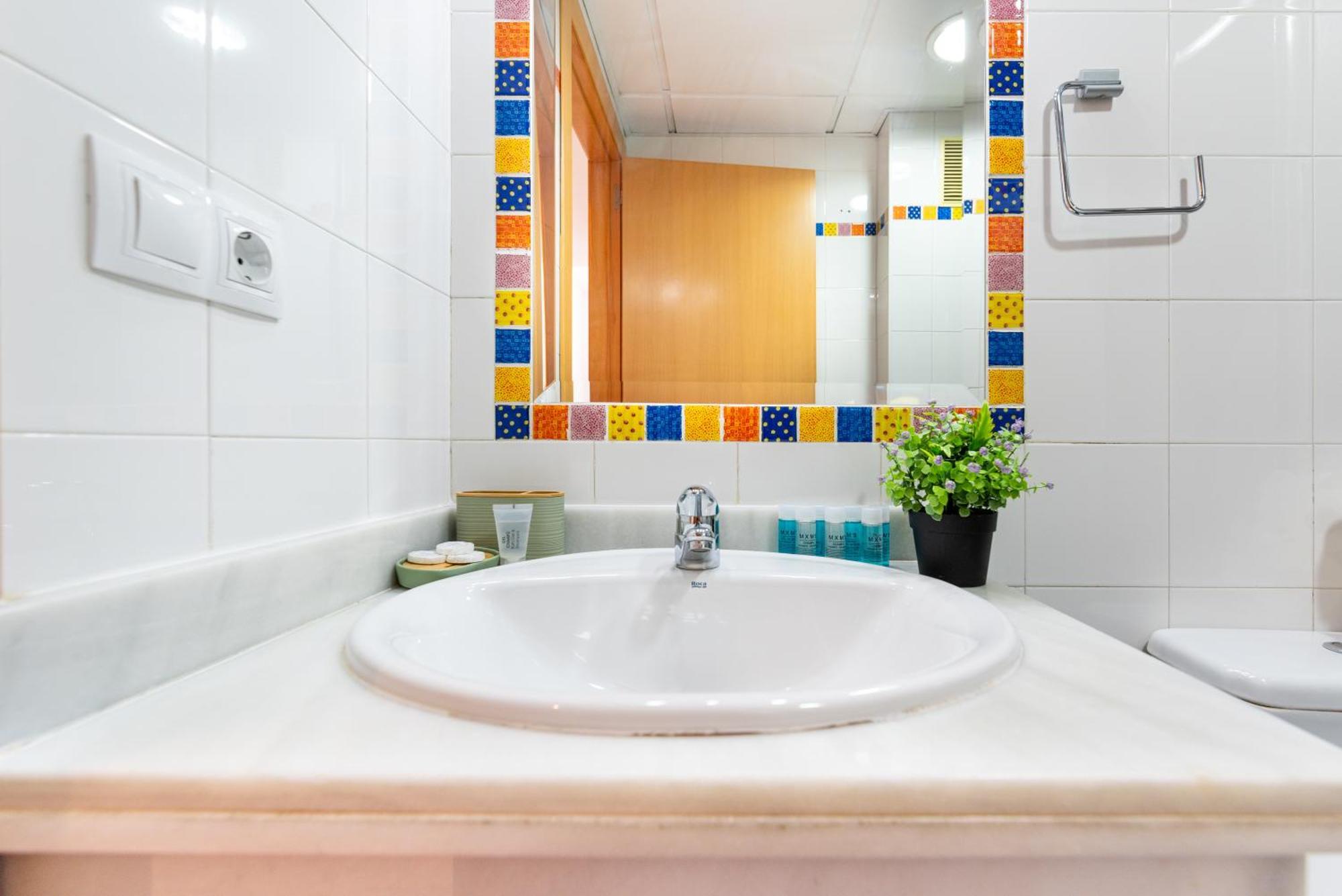 Wintowinrentals Quiet Apartment, Good Location, Free Parking Malaga Ngoại thất bức ảnh